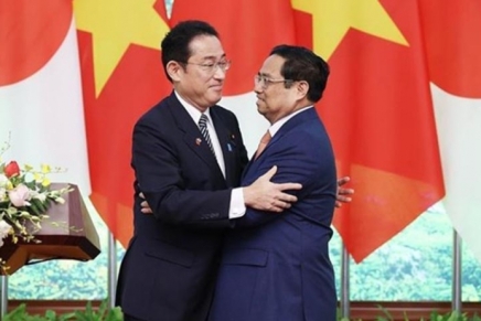 Il Vietnam accoglie il primo ministro giapponese nel giorno della liberazione